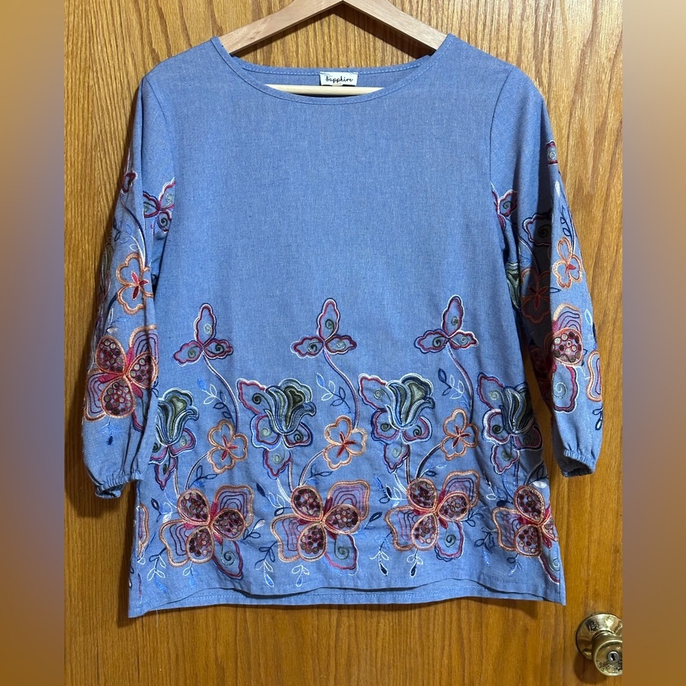 Sapphire embroidered floral women’s top sz medium